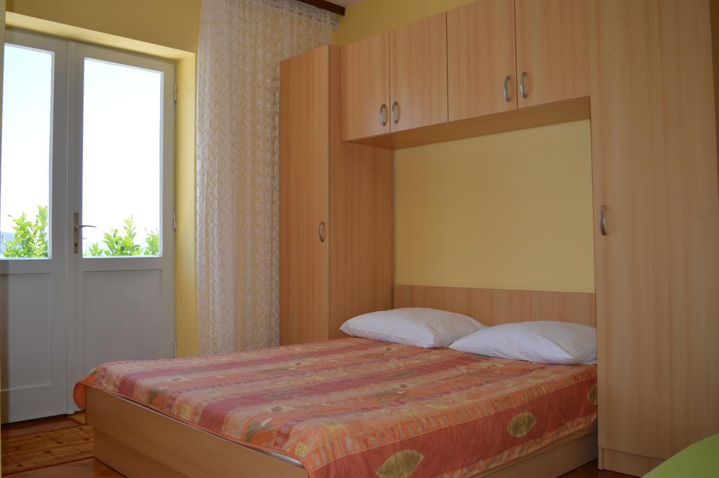 Apartments Majstrovic Zivogosce Bagian luar foto
