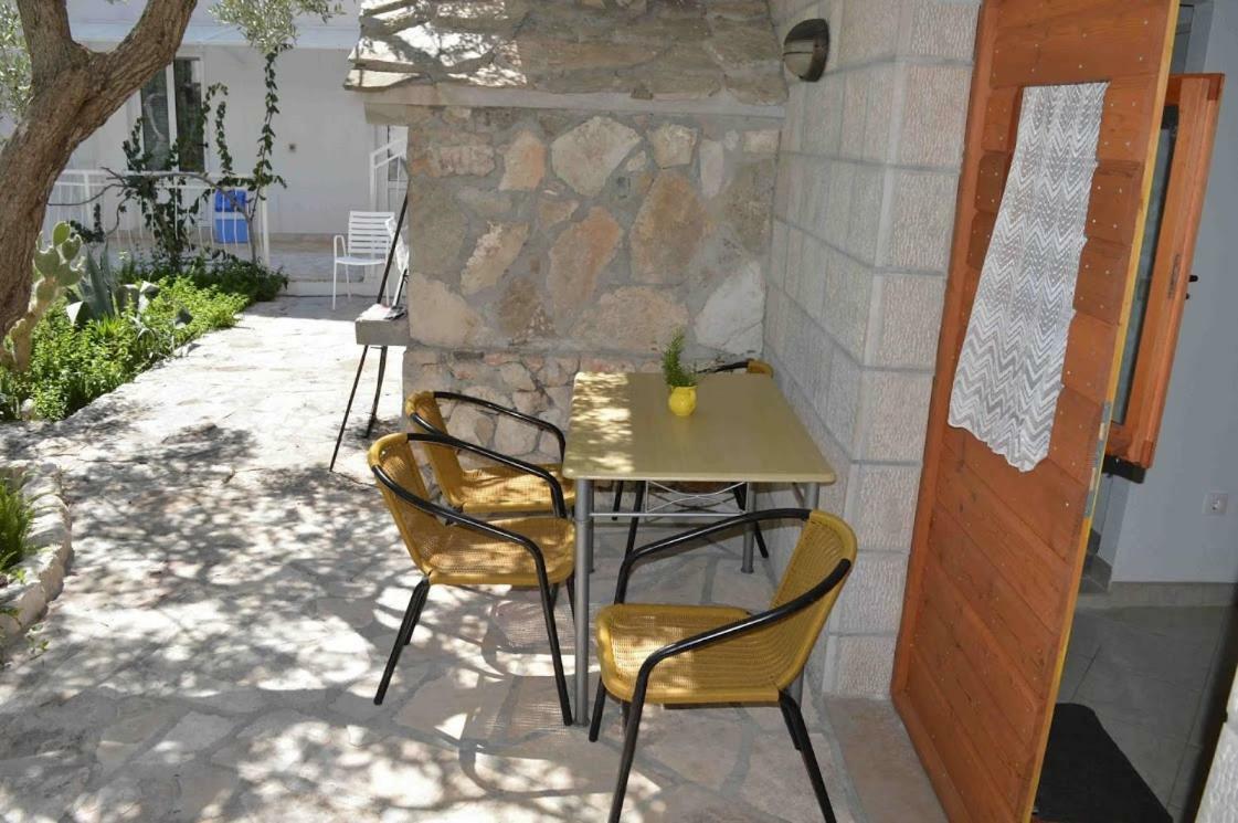Apartments Majstrovic Zivogosce Bagian luar foto
